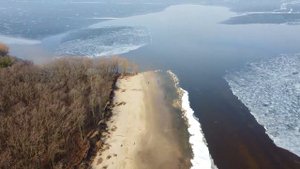 Кременчугское водохранилище продолжает размывать берег
