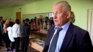 Учитель труда делает точные макеты церквей