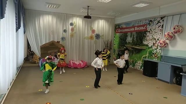 Театр в детском саду. Танец жуков дети танцуют смотреть онлайн