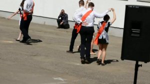 Вальс выпускников на последнем звонке Лицей Волжский