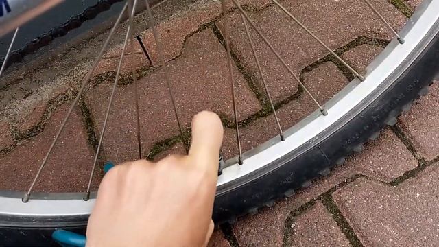 Заправка Shell. Подкачка колеса на велосипеде смотреть онлайн