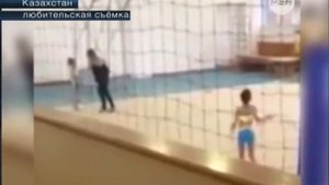 Тренер по художественной гимнастике учит девочку побоями