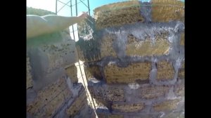 Ракушечник природный камень известняк строю стены дома в Крыму. Севастополь. Толщина, заполнение шв