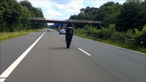 suzuki gsxr 750  k8 wheelie