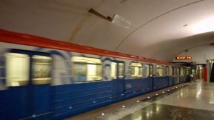 Москва 636 станция метро Алма-Атинская осень вечер