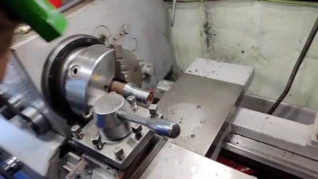 Резьба трапецеидальная, с заморочками. Левая и правая.