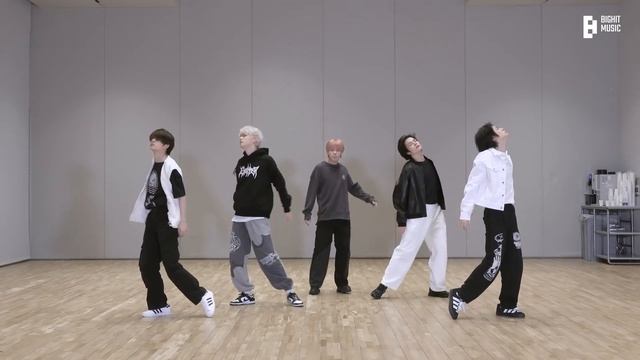 TXT (투모로우바이투게더) ‘Devil by the Window’ Dance Practice