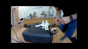 №7 Вешаю проектор с экраном в классе