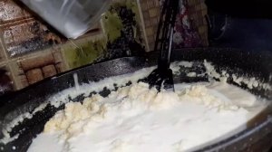 Филе минтая в сливочном соусе с сыром и чесноком