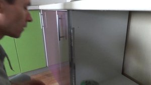 Установка защитной рамки в корпус духовки