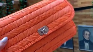 Эту модель сумки чаще всего заказывали летом. Сумка из рафии на канве, plastic canvas bag, raffia