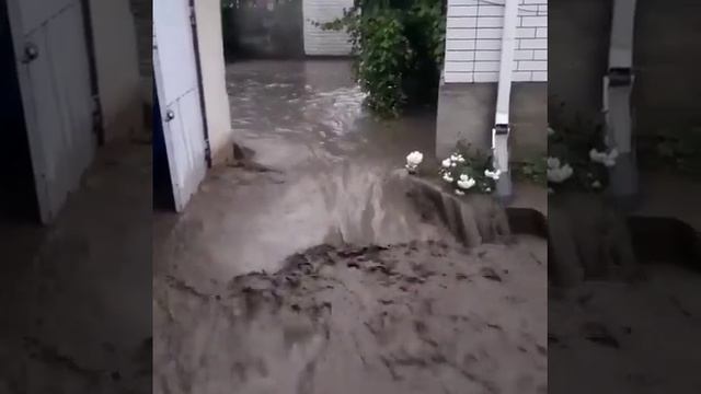 аул Малый Зеленчук КЧР наводнение, из-за дождей поднялись реки и речушки. 28.06.21 год. смотреть онлайн