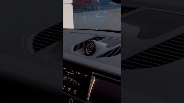 Macan #porsche #elegant #night смотреть онлайн