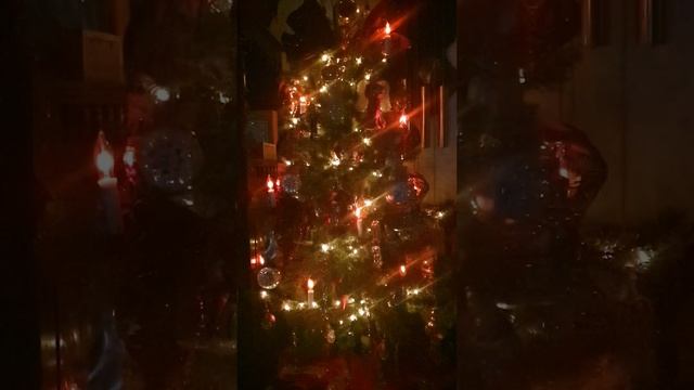 Как светятся ёлочки в темноте?????? смотреть онлайн