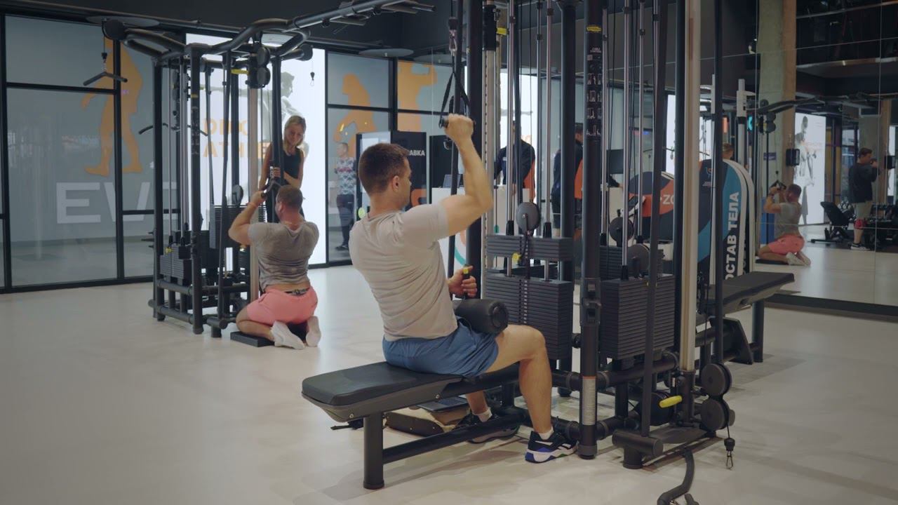 Тяга верхнего блока одной рукой/ Single arm vertical row machine