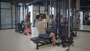 Тяга верхнего блока одной рукой/ Single arm vertical row machine