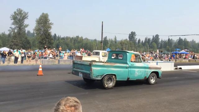 Taylor's Rock Island Rocket! 1965 GMC Pickup vs. International PickupBilletproof Eruption Drags 201 смотреть онлайн