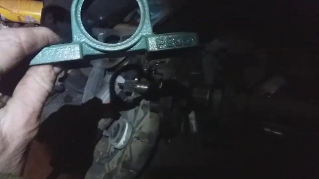 замена пдшипника на ведущим валу снегохода Тайга. смотреть онлайн