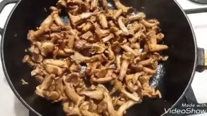 Лисички в сливочном соусе. Вкусно и быстро.