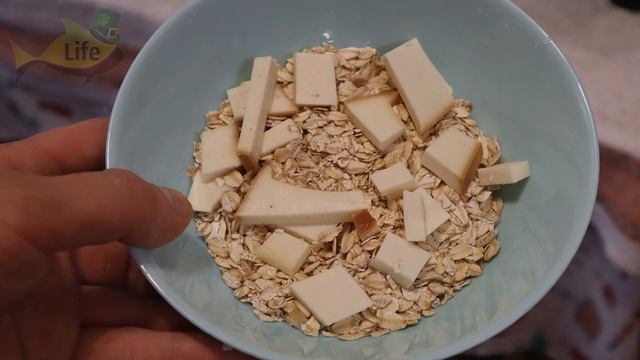 Осенью эта наживка перелавливает червя и опарыша. Просто попробуйте на нее ловить в сентябре октябр смотреть онлайн