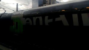 Отправление поезда с центрального вокзала города Гренобль во Франции