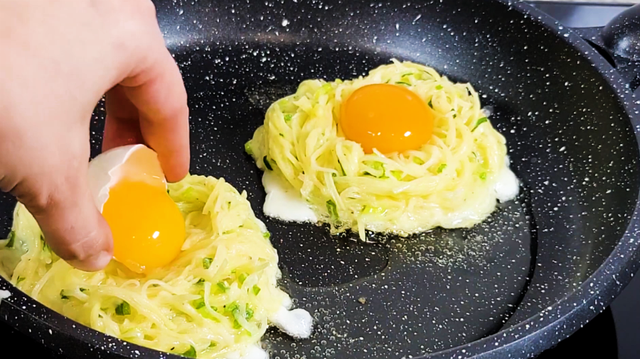 Уж очень вкусно и быстро! Завтрак на скорую руку. Бесподобный рецепт из доступных продуктов.
Картофе