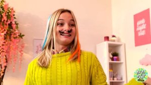 Из ЗАУЧКИ в ЗВЕЗДУ K-POP! Преображение с ЛАЙФХАКАМИ и ГАДЖЕТАМИ из ТикТока от Ла-Ла Лайф Эмодзи