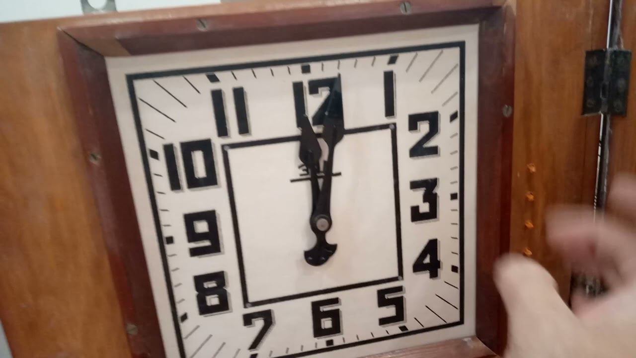 Вторичные часы Стрела с часовой станцией. смотреть онлайн