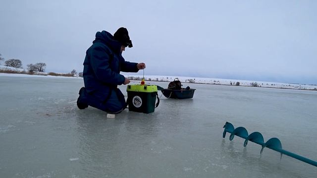 Прогулка по водохранилищу в поисках рыбы. Весенняя рыбалка смотреть онлайн