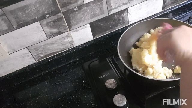 Bir tarafı peynirli poğaça diğer tarafı patatesli poğaça смотреть онлайн