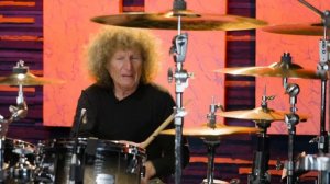 Культовая игра на барабанах под "Crazy Train" (Томми Олдридж) - Drumeo на русском