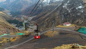 Эльбрус. Подъем по канатной дороге до конечной станции «Гара-Баши»