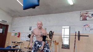 супер быстрая и простая тренировка с гирей 24 кг на все группы мышц