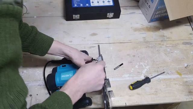 Отличный фрезер для начинающих с набором фрез. смотреть онлайн