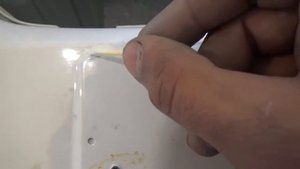 Тест: Восковый карандаш корректор"Kerry" от сколов и царапин за 80 рублей.