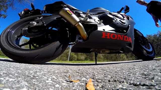 2017 Honda CBR1000RR Akrapovic GP Slip-On Exhaust смотреть онлайн