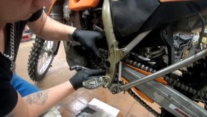 KTM 525 EXC Замена сальника. Течь устранена