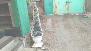 VLOGMAS #6:?Украшаем дом?бюджетный новогодний декор для улицы ?ëлка из дождика?подвеска из шишек?