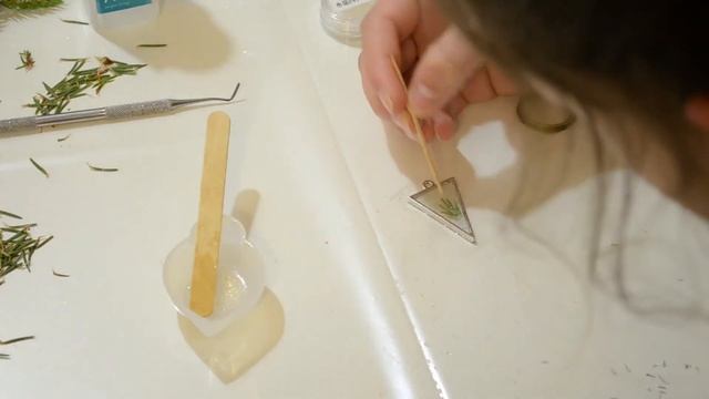 НОВОГОДНИЕ и ЗИМНИЕ кулоны из эпоксидной СМОЛЫ