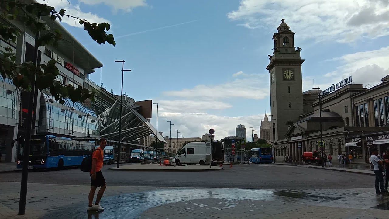 Москва. Панорама. Площадь у Киевского вокзала. Выход метро. ТЦ "Европейский" Погода. 23.07.21