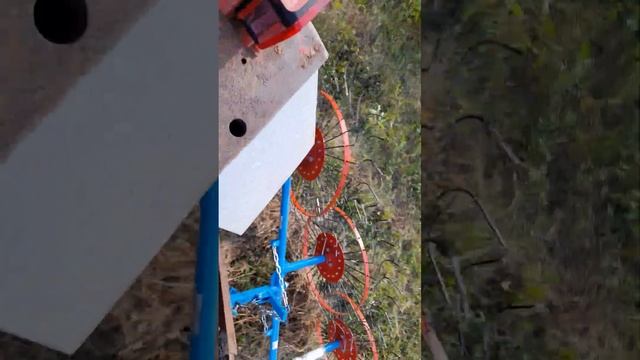 Т 25.Согребаем сено мотоблочными граблями. смотреть онлайн