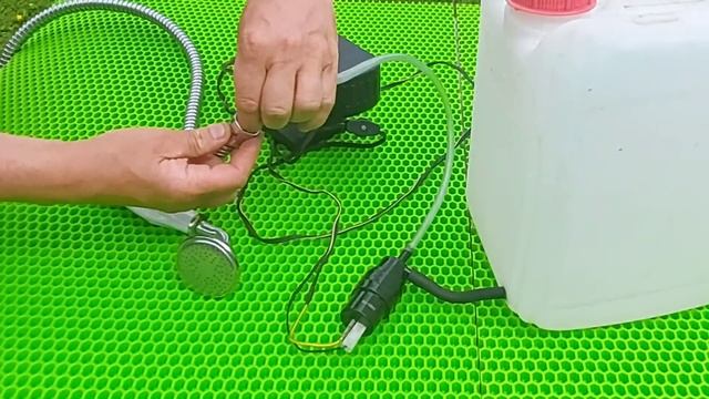 Из пластиковой канистры дачный аккумуляторный душ своими руками