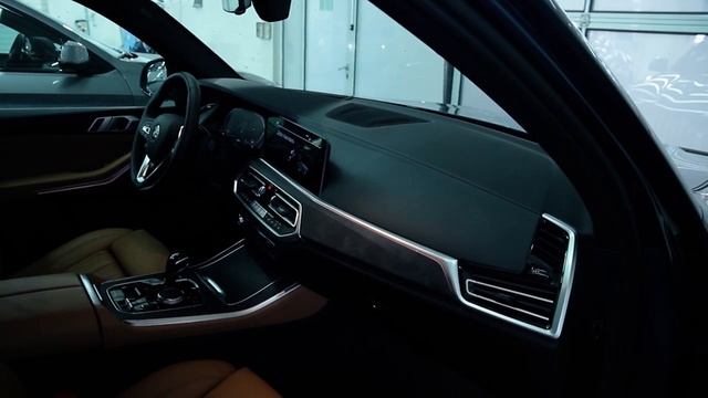Новый BMW X5 G05. Перетяжка торпедо и дверей в кожу наппа [СЛОЖНАЯ ПЕРЕТЯЖКА ПЛАСТИКА 2022]