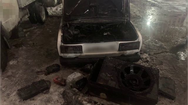 Тюменские оперативники задержали мужчину, подозреваемого в поджоге трех автомобилей смотреть онлайн