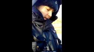 Полицейские решили проверить документы. Причина проверки - одет не по сезону