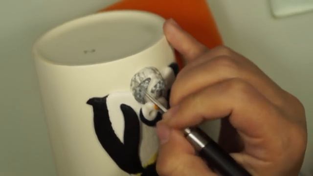 Мастер-класс: Декор кружки "Пингвинята" из полимерной глины FIMO/polymer clay tutorial смотреть онлайн