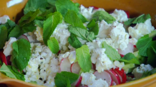 Рецепт овощного салата с мятой и сыром фета