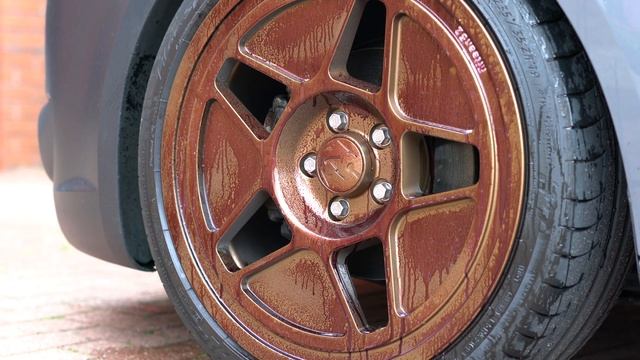 Carbon Collective React V2 Wheel Cleaner | Cleaning Fifteen52 R34's (4K) смотреть онлайн