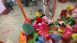 Достаём КОТИКА из автомата ХВАТАЙКА !