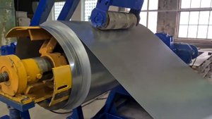 Продольная резка оцинкованных рулонов на штрипсы до 2,5 мм толщиной. Завод Лидер, г. Пушкино.